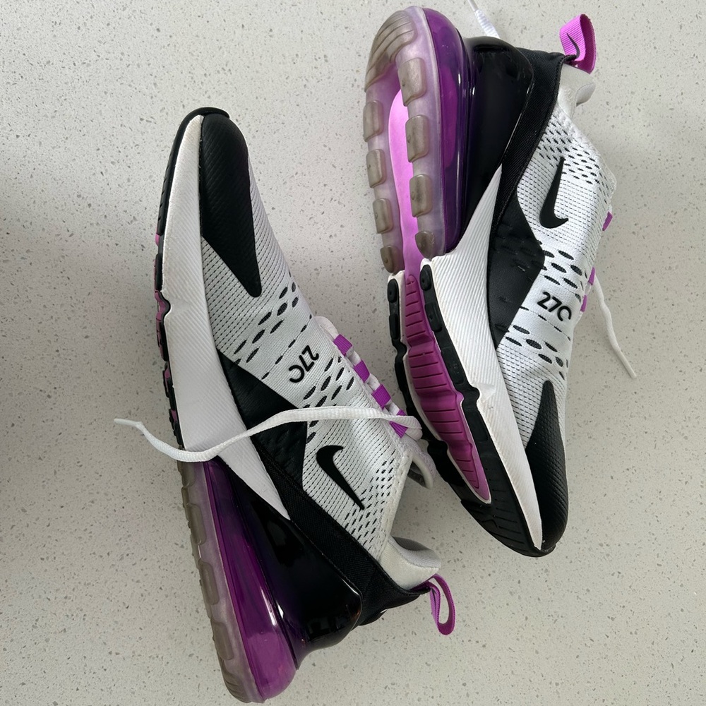 Nike Women's air 270 purple, black and White Sneakers